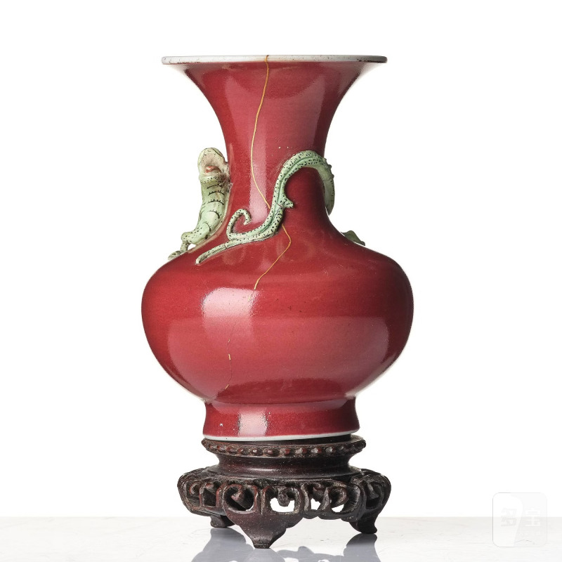 A red glazed vase, - 图2